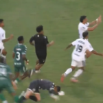Luan, ex-Palmeiras, agride rivais e é expulso na Série D