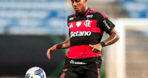 Flamengo encaminha venda de Wallace Yan ao Bragantino