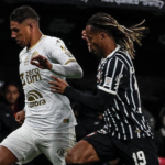 Corinthians perde para Chapecoense e leva 4ª derrota seguida