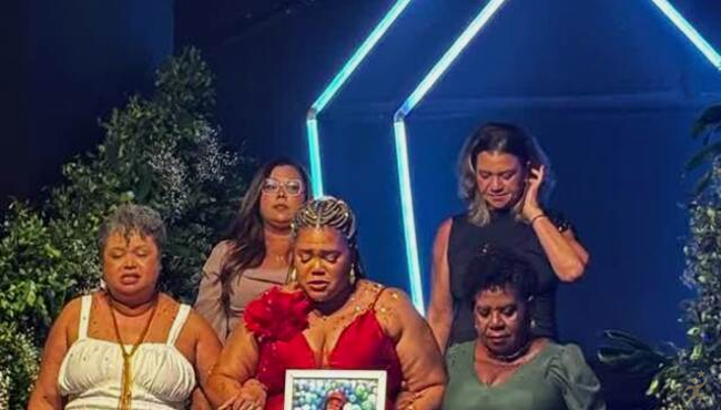Mirtes Renata se forma em Direito e homenageia Miguel