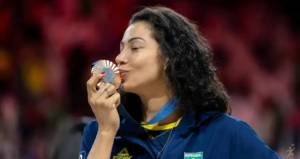 Carolana, medalhista olímpica, revela superação de câncer