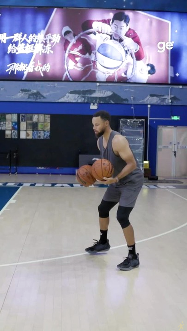 Stephen Curry surpreende com malabarismo em treino da NBA