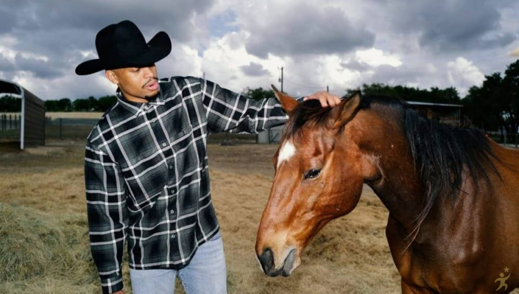Keldon Johnson cria lago e refúgio para animais no Texas