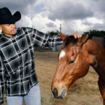 Keldon Johnson cria lago e refúgio para animais no Texas