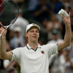 Jannik Sinner avança às semifinais de Wimbledon em Londres