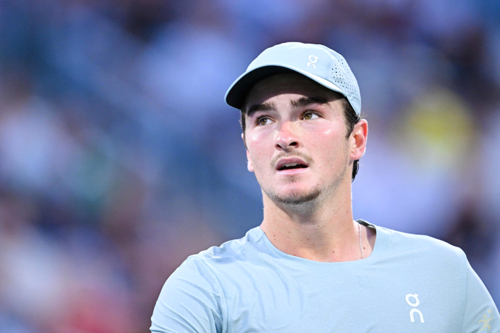 João Fonseca encerra temporada 2026 e sai do top 40 da ATP