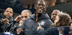 Seedorf vive noite intensa em sua estreia na Neo Química