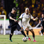 Fortaleza vence Sport fora de casa e encosta no G2 da Série B