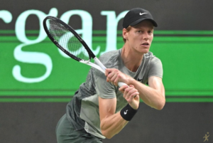 Jannik Sinner desiste do Masters 1000 de Xangai em 2026