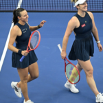 Luisa Stefani e Dabrowski avançam à final do WTA de Tóquio