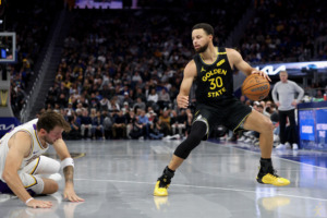 Stephen Curry brilha com drible épico e virada histórica