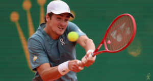 João Fonseca luta, mas cai diante de Zverev em Monte Carlo