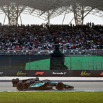 Kimi Antonelli assume liderança em GP caótico na Malásia