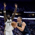 Nikola Jokic atinge 200 triplos-duplos e persegue recorde