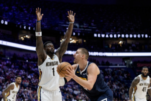Nikola Jokic atinge 200 triplos-duplos e persegue recorde